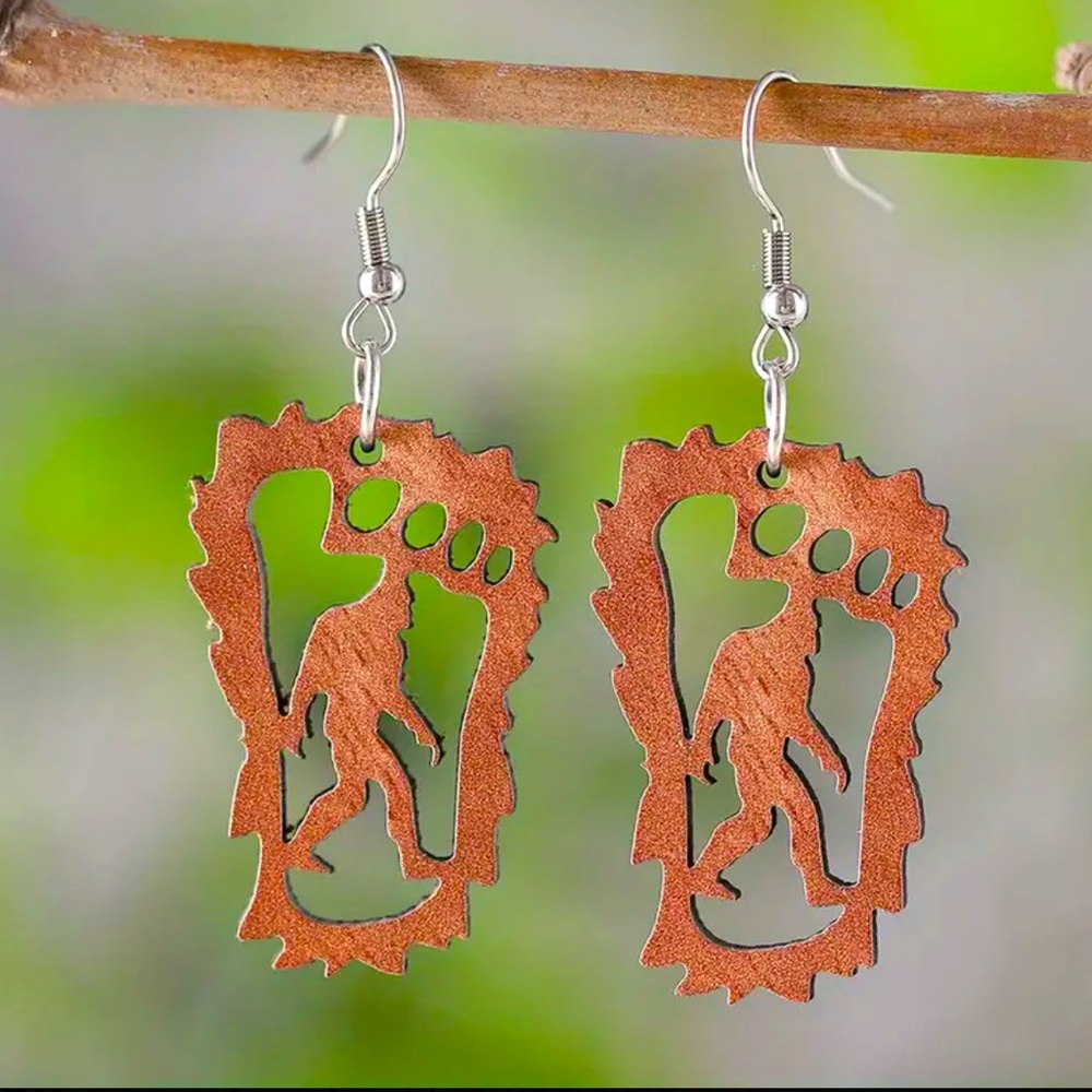 🆕 ‼️$7‼️ Sasquatch - Bigfoot - Footprint Silhouette - Wooden Drop Earrings 👣